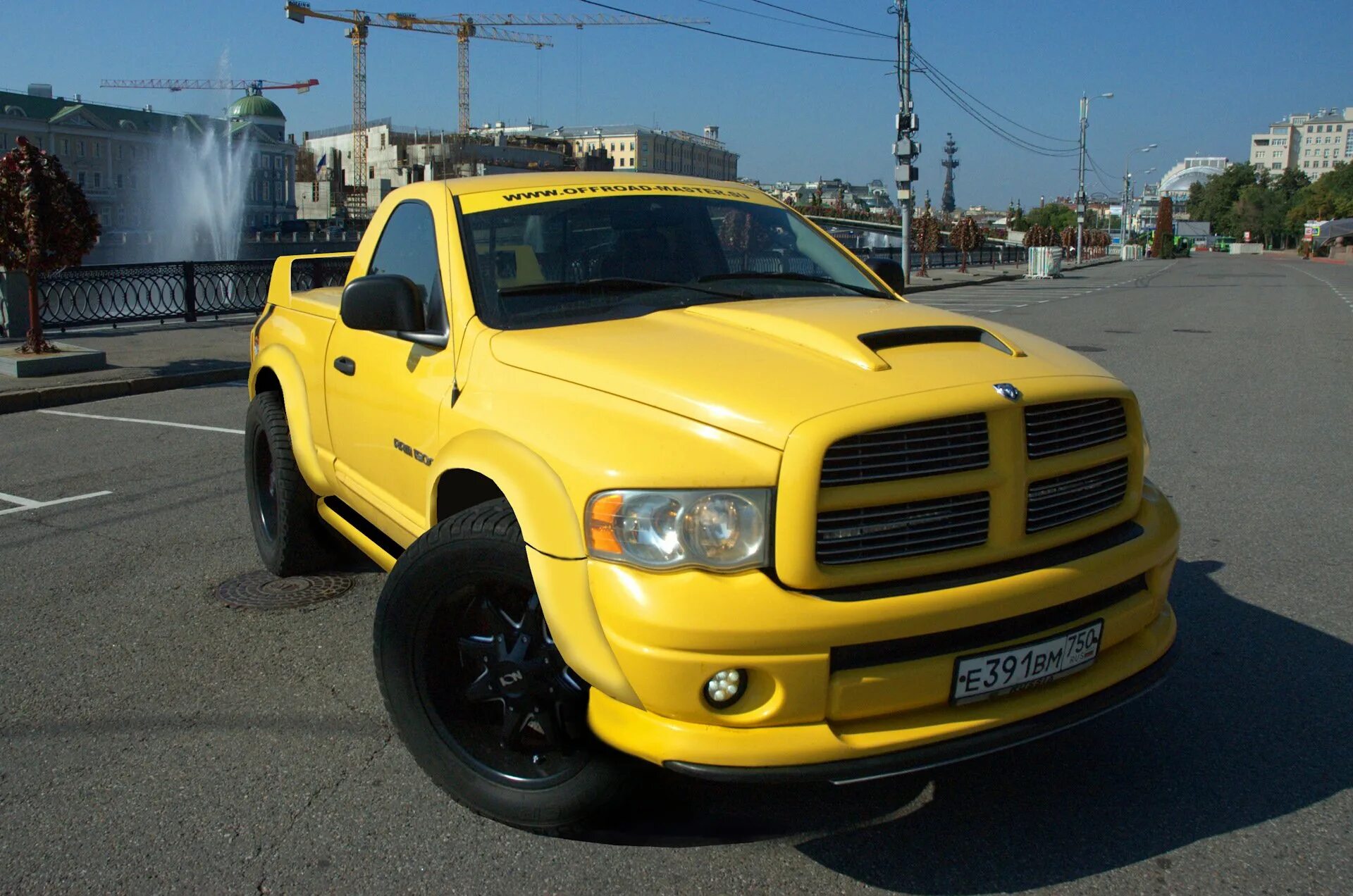 Желтый пикап. Dodge Ram 5.7 l. Dodge Ram 3000. Dodge Ram 1500 Yellow. Dodge Ram 2000 Tuning.