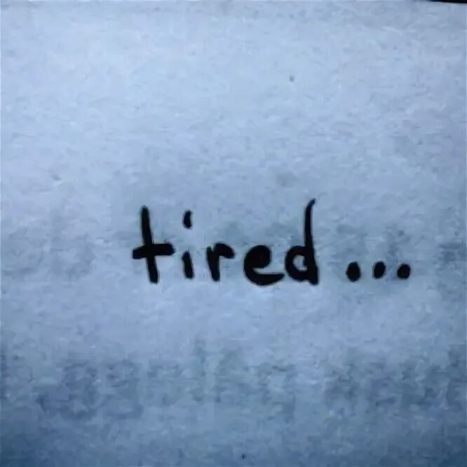 Tired надпись. Надпись tired красивая. I am tired picture. Im tired надпись на шопере.