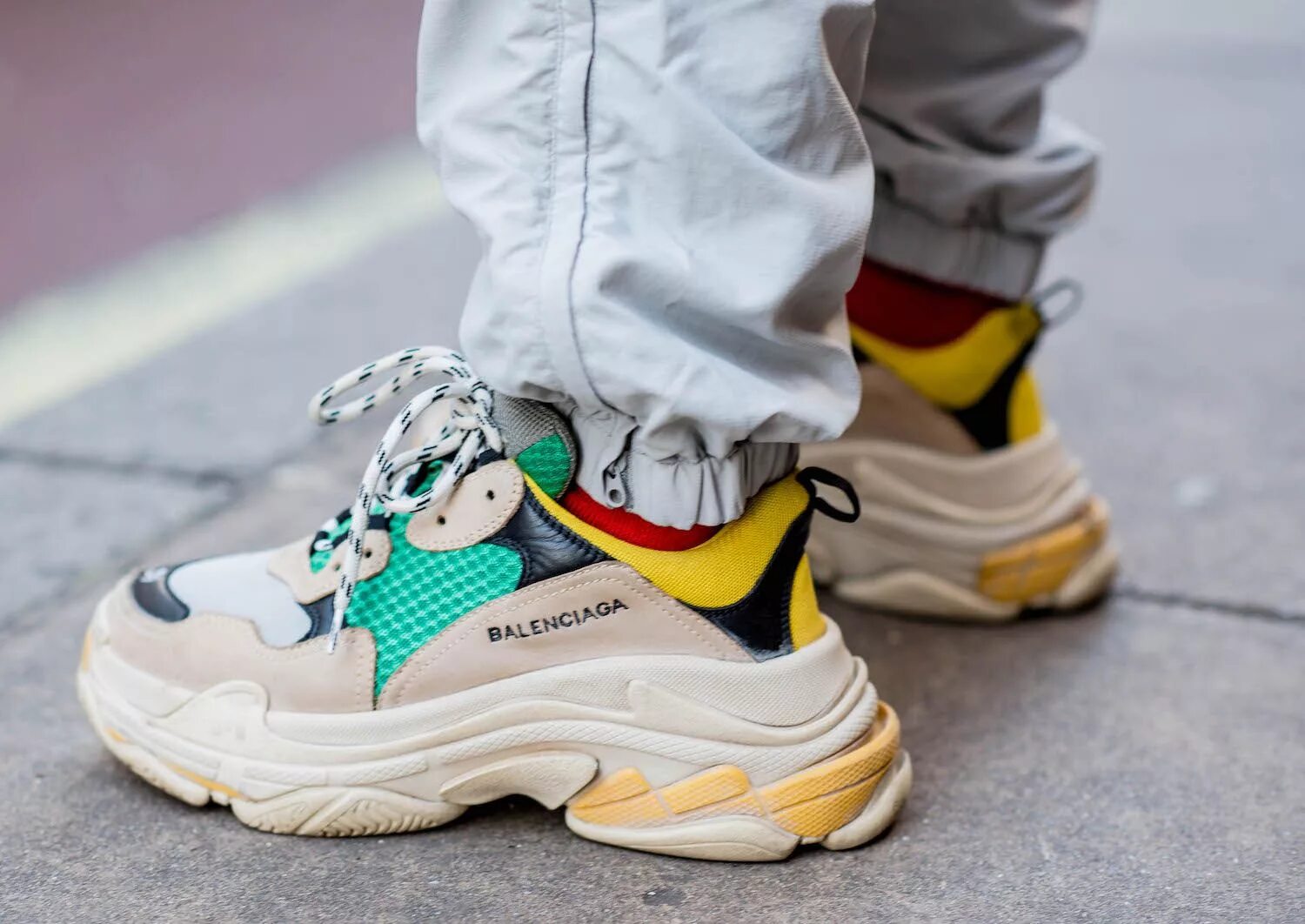 Triple s кроссовки. Баленсиага кроссовки 2023. Кроссовки Balenciaga Triple s. Кроссовки Balenciaga Triple s женские. Баленсиага трипл с.