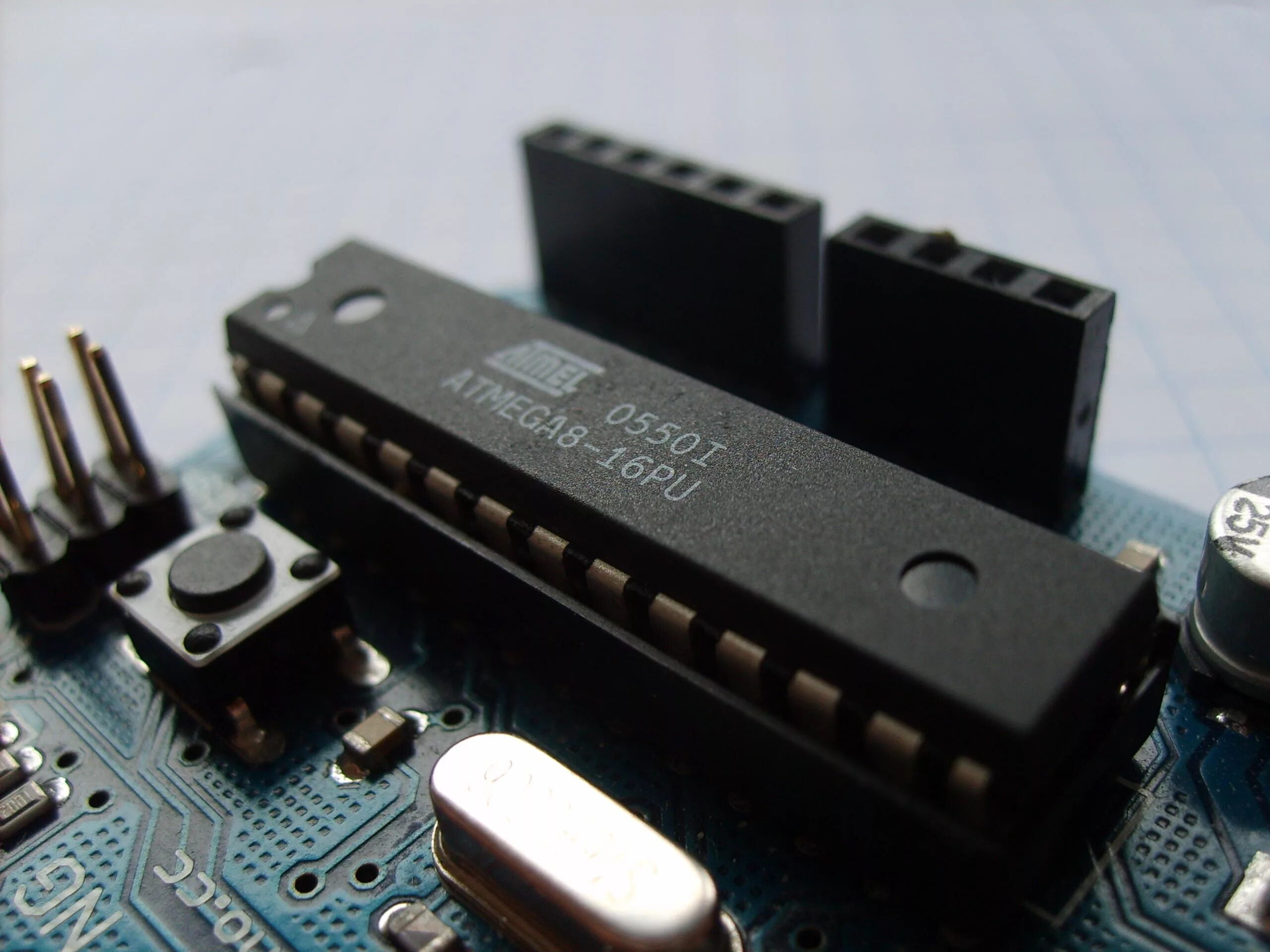 Микроконтроллер Atmel AVR. Микроконтроллер Atmel ардуино. AVR atmega8. Микроконтроллер атмега 8.