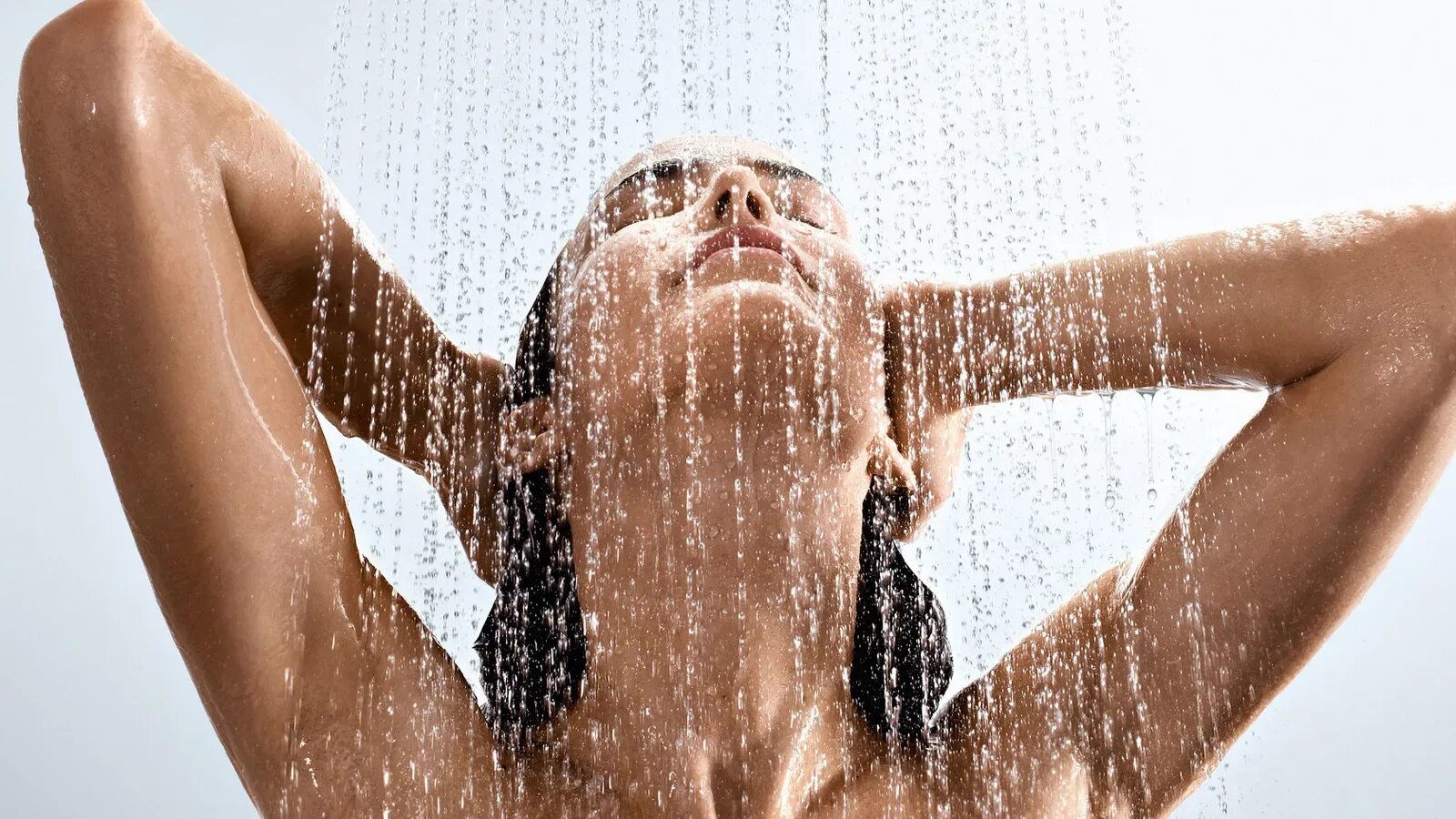 Красивые девушки в душе. Фотосессия под душем. Девушка и струя воды. Картинка девушка в душе. Резкий воздух омыл лицо холодной водой сон