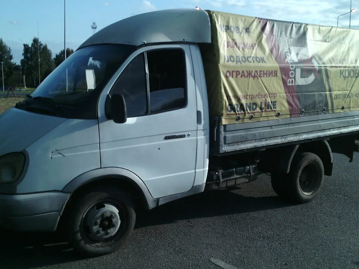 газ 3302 фермер. газ-330202 грузовой с бортовой. бу газель от частных лиц. 4 мт, 2007, белая кабина коричневый фургон. газель 300202 фермер.