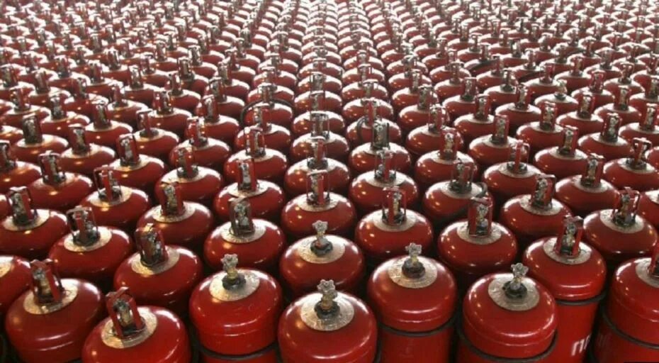 Пропановый баллон 40л. Старый газовый баллон. Бытовой газовый баллон v-50 л. Газовый баллон большой. Большие газовые баллоны.