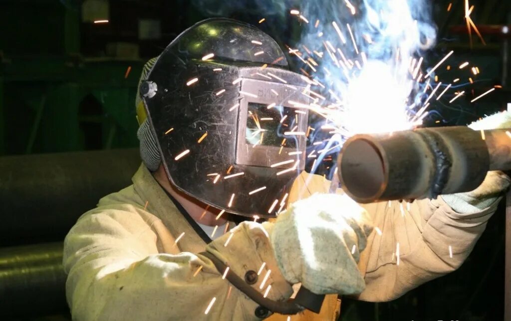 сборщик металлоконструкций. электрическая дуговая сварка. сварщик 2 разряда. электросварщик дуговой сварки. сварщик 5 разряда.