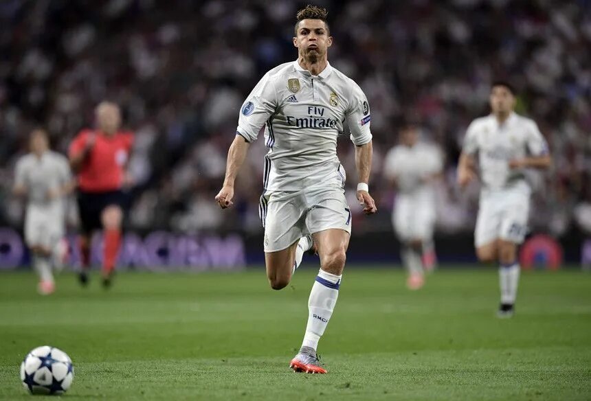 Скорость роналдо. Кристьяно роналду бежит. Speed and ronaldo. Криштиану роналду скорость. Бег криштиану роналду.