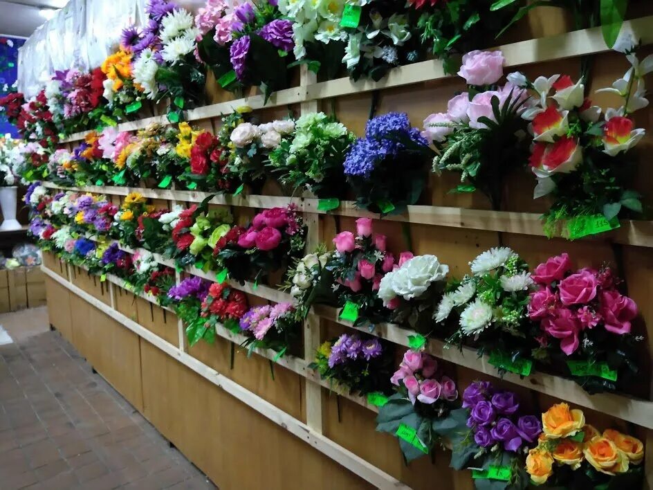 горный щит искусственные цветы. измайловский парк озеленение. цветы измайлово. измайловский остров музей-заповедник. весенние лесные цветы.