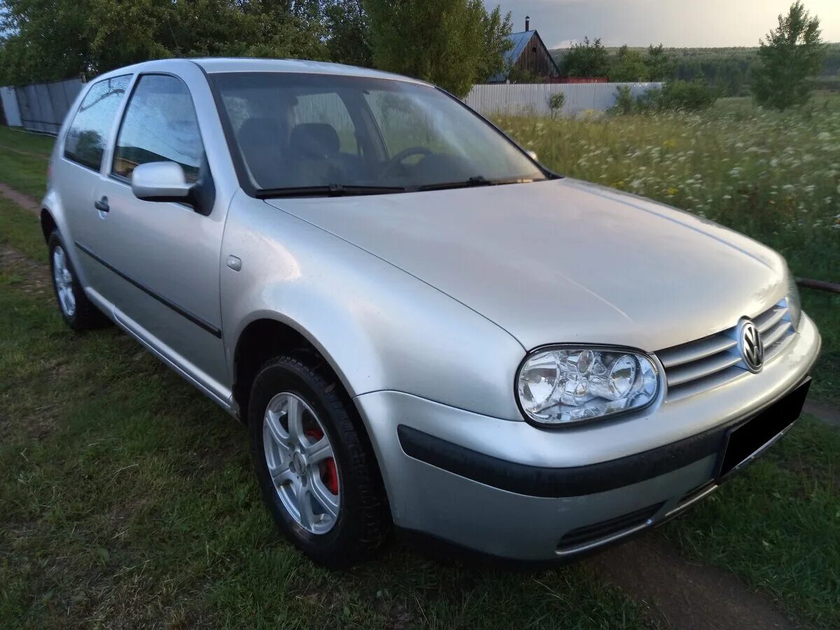 Volkswagen golf 2002 года. Фольксваген гольф 2002. Машина 2002 года выпуска. Машина хундай 2002г фото. Машина 2002 года выпуска.
