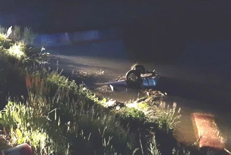 спасатели на воде мчс. день утонул в ночи. самарский спасательный отряд. день утонул в ночи. купаться на озере спасатели.