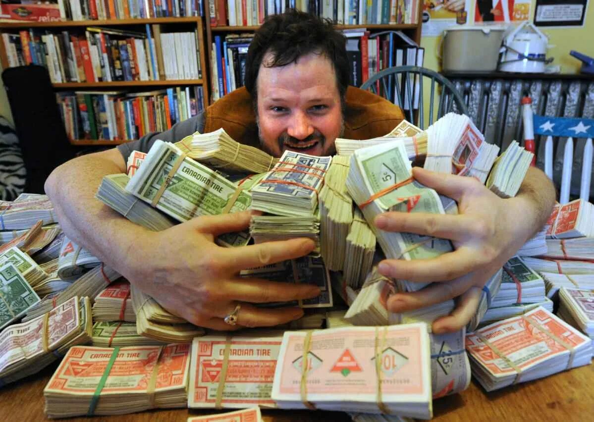 They a lot of money because. Old money мужской. Пачка канадских долларов в руке. All in деньги. Old money Style men.