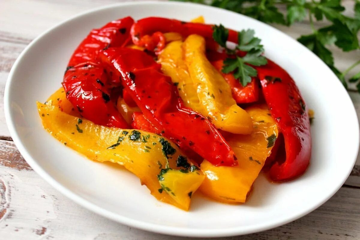 Вкусно потушить перец. Печеный перец. болгарский перец. запеченные перцы. болгарский перец в духовке.