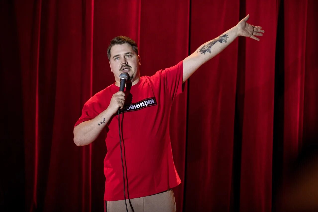 стендап комики ютуб. чебатков стендап. белый тнт руслан. стендап белорус ваня усович. стендап комики ютуб.