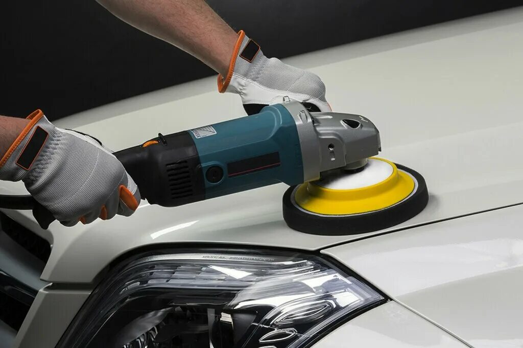 Полировка кузова автомобиля rupes. Шлифовка капота. Полированный машинка rdx149. Профессиональная полировка авто. Полировочная машинка для фар.