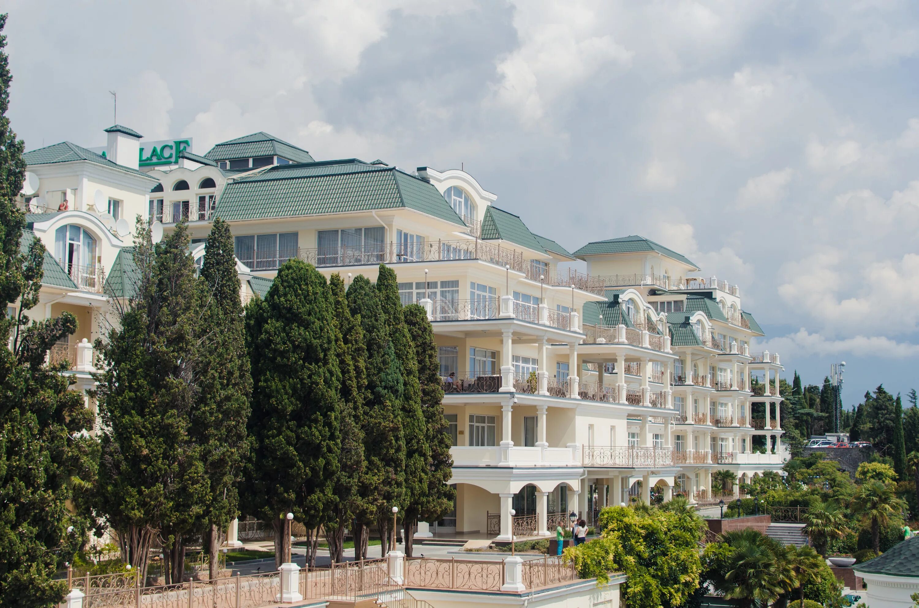 Сайт отеля палас ялта. Пальмира палас ялта. ялта курпаты пальмира палас. отель пальмира крым ялта. palmira palace resort spa ялта.