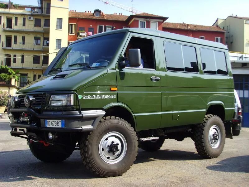 Купить микроавтобус полный привод. Iveco Daily 4x4 Bus. Iveco van 4x4. Полноприводный Ивеко Дейли 4х4. Iveco Daily 4x4 VIP.