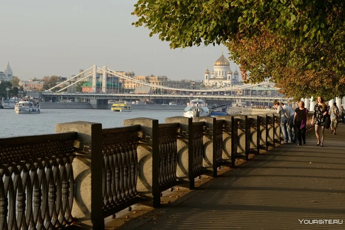 Набережная в москве где. Парк Горького Москва набережная. Пушкинская набережная в парке Горького. Москва река парк Горького. Москва набережная Москва реки парк Горького.