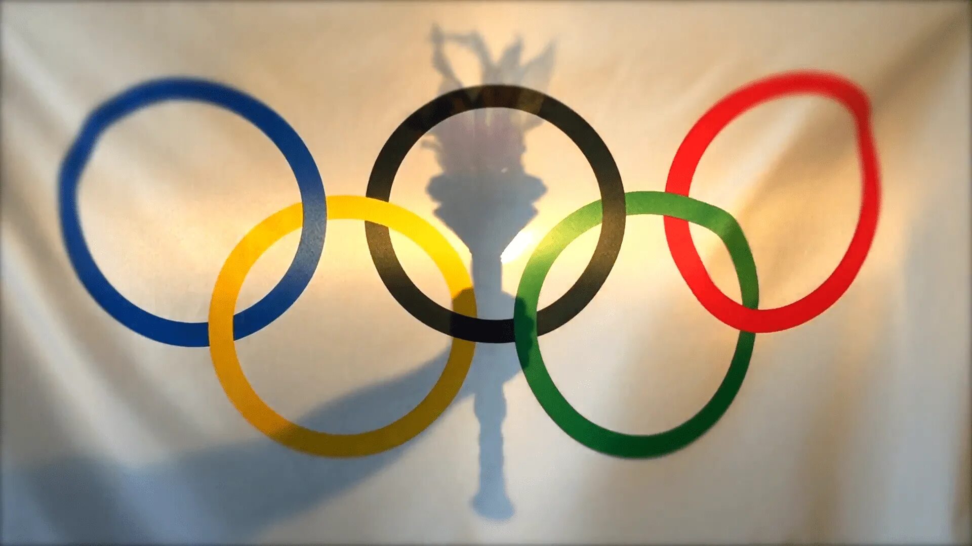 Олимпийские игры запрет. Олимпийские игры Олимпийский флаг. Олимпийские кольца. Кольца Олимпийских игр. Олимпийские кольца фон.
