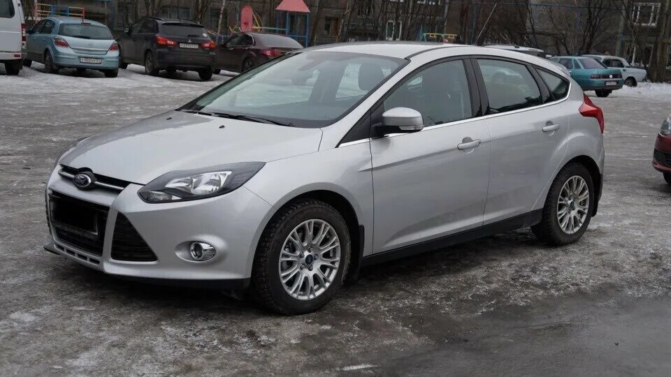 Форд фокус 3 хэтчбек серебристый. Ford Focus 2013 хэтчбек. Фокус 3 хэтчбек 2013. Форд фокус 3 хэтчбек 2013 года.