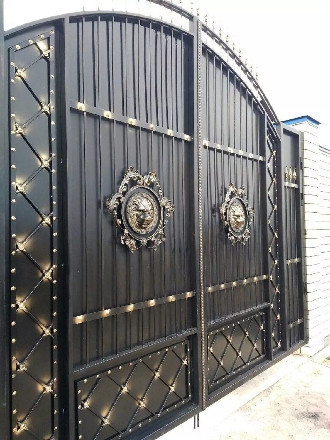 Кованые ворота Сикард. Красивые металлические ворота. Красивые железные ворота. Железные кованые ворота. Оцинкованные ворота