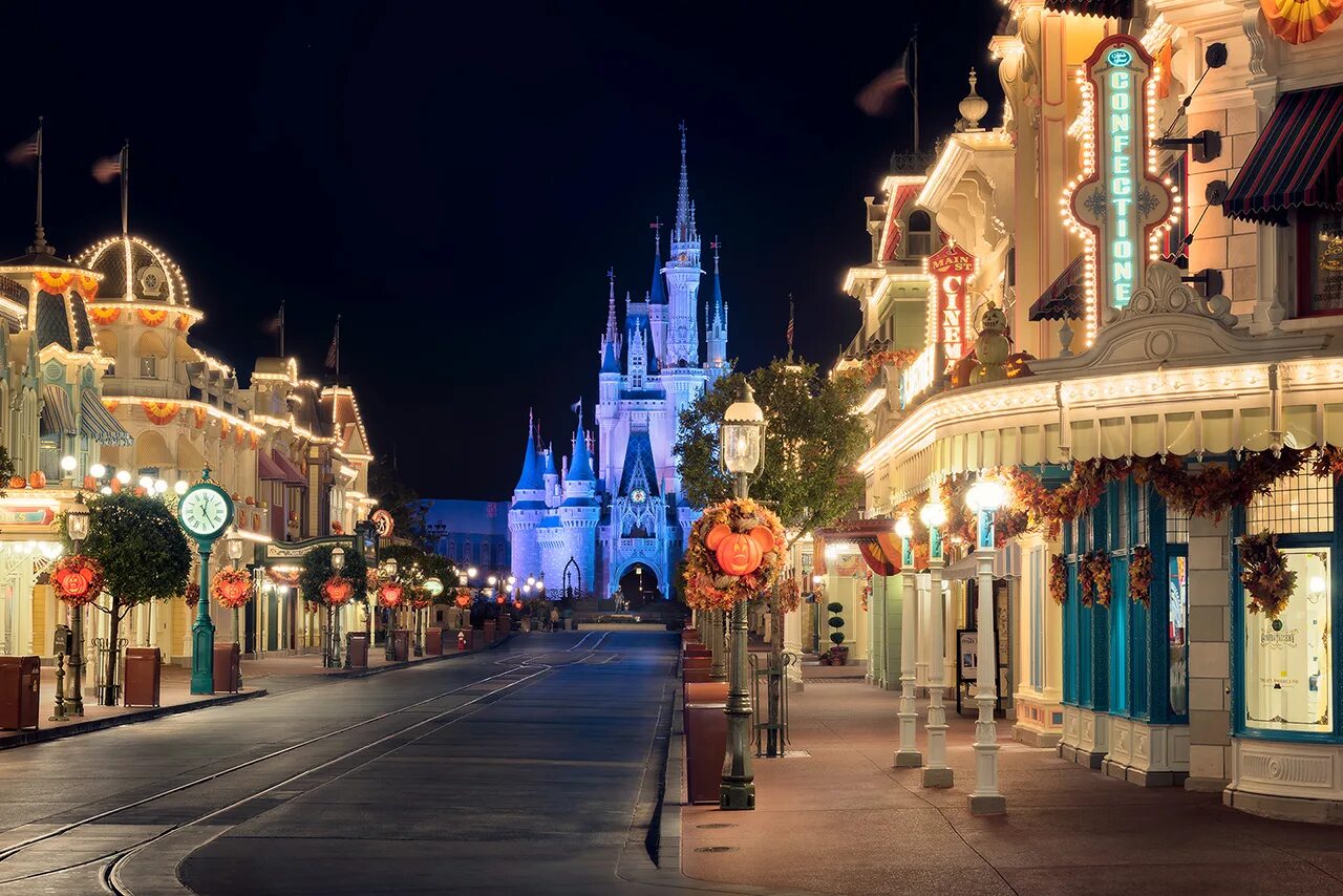 Main главный. Main главный. Main street usa (главная дорога сша). мосты франкфурт на майне. диснейленд париж главная улица.