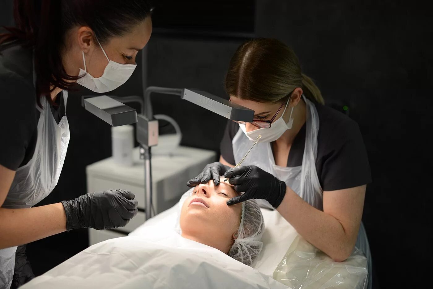 Работа мастером перманентного макияжа. Перманентный макияж процесс. Перманентный макияж процесс. Мастер перманентного макияжа. Перманентный татуаж.