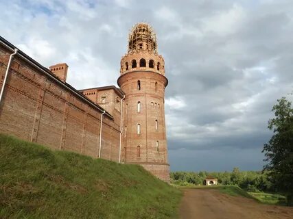 Белая башня монастыря