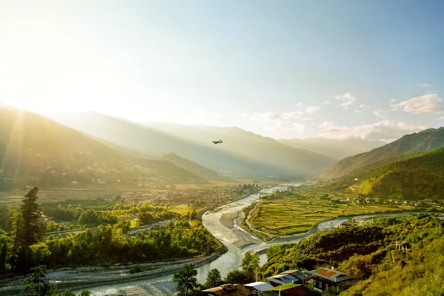 Долина паро бутан. Аэропорт паро в бутане. Королевство бутан. Паро бутан. Паро лет.