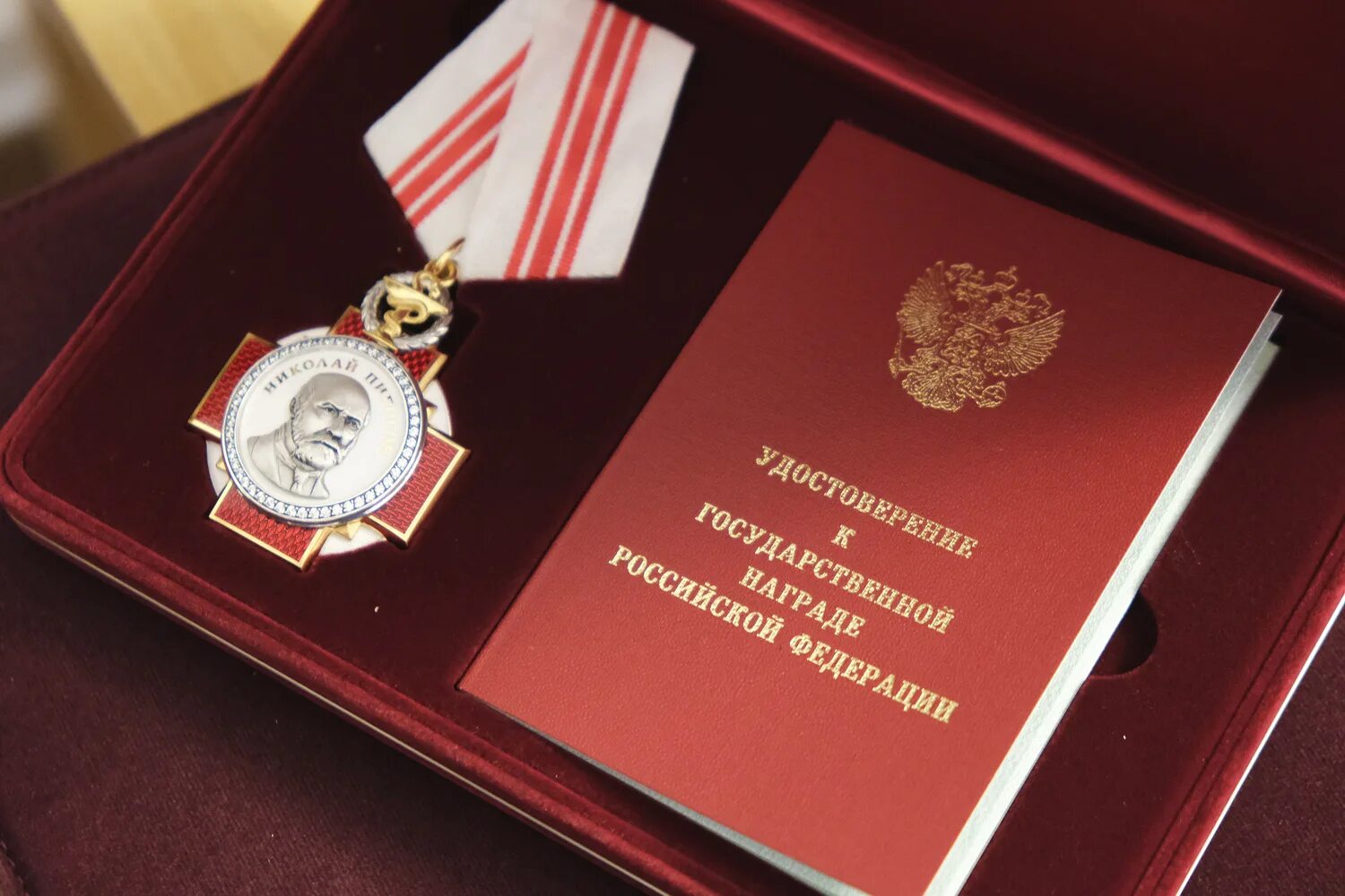 государственные награды. министерские награды. знак почетный строитель россии. медали мвд рф за доблесть в службе. серебряная медаль за вклад в развитие апк россии.