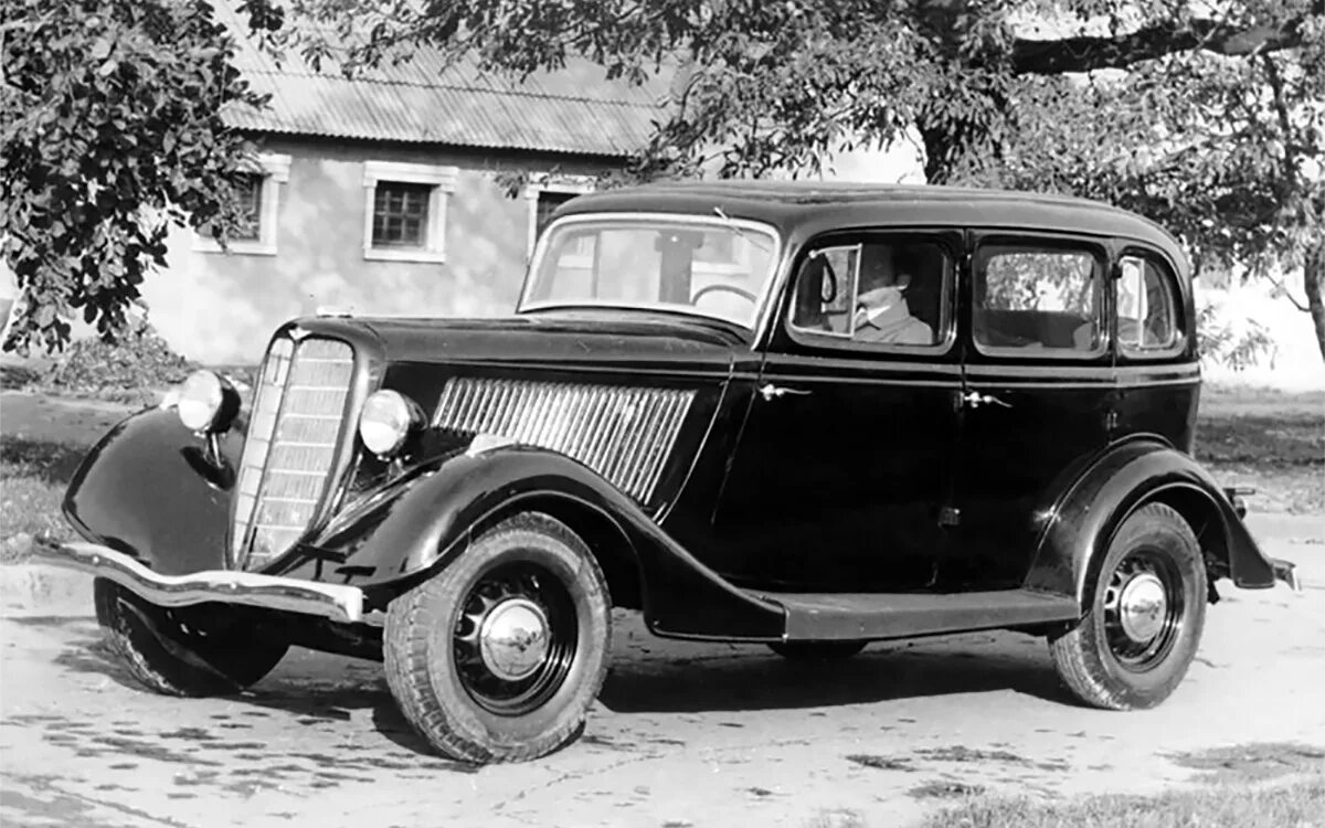 Машины времен войны. ГАЗ м1 эмка. ГАЗ м1 и Форд. ГАЗ-м1-v8. ГАЗ м1 1941.
