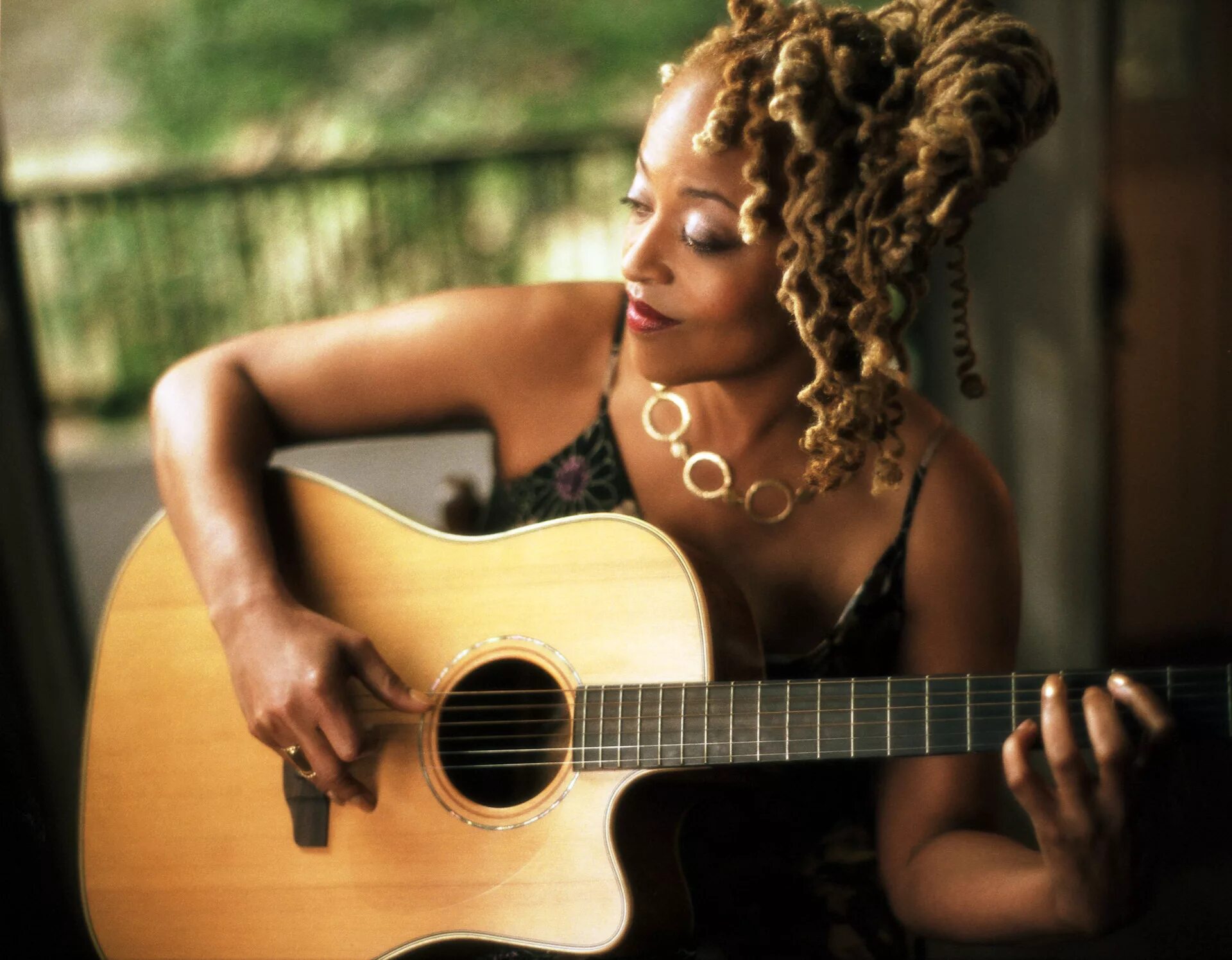 Музыка дика кассандра. Cassandra Wilson. Кассандра Вилсон 1995. Cassandra Wilson фото. Wilson Cassandra "Loverly".