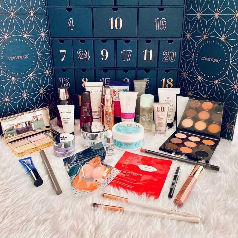 Lookfantastic advent calendar 2022. Бьюти адвент календарь. Lookfantastic адвент. Пакеты с косметикой летуаль. Lookfantastic 2019.