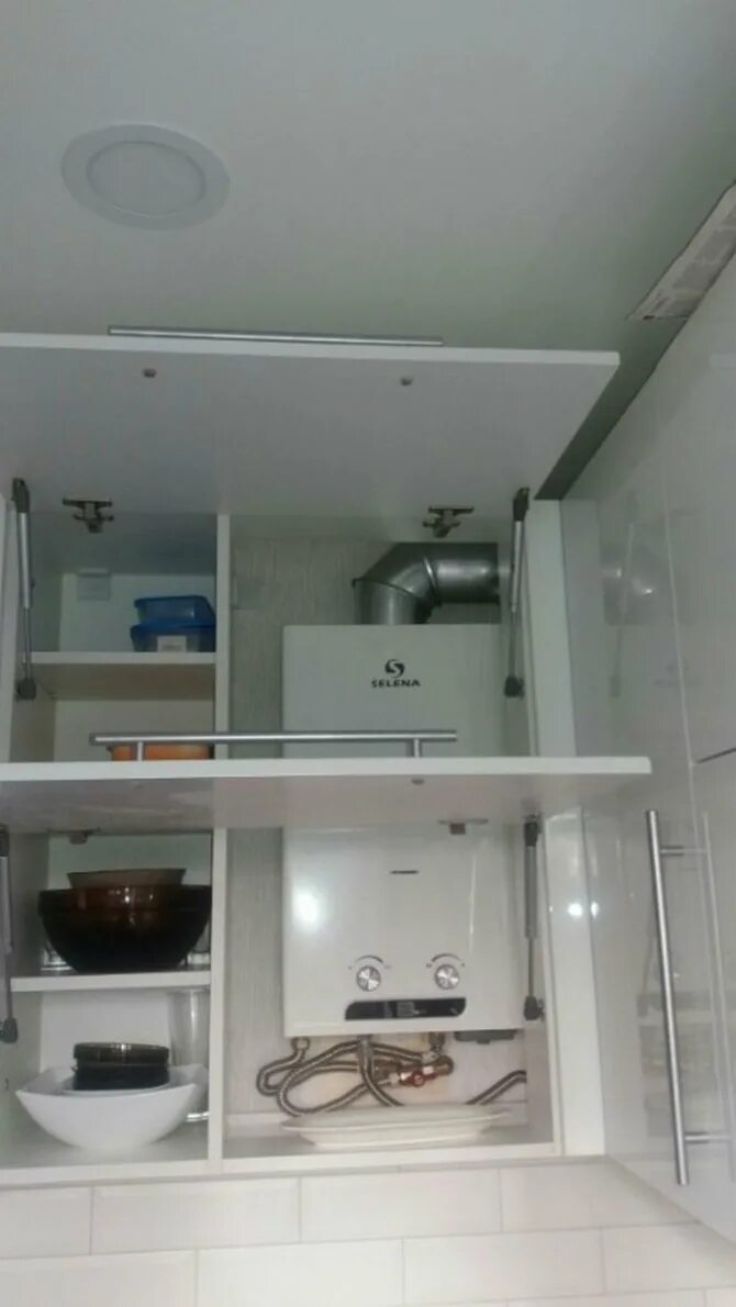 Можно ли газовый котел в шкаф. Короб для газового котла. кухонный шкаф для газового котла. газовый котел в котельной в шкафу. котел встроенный в шкаф.