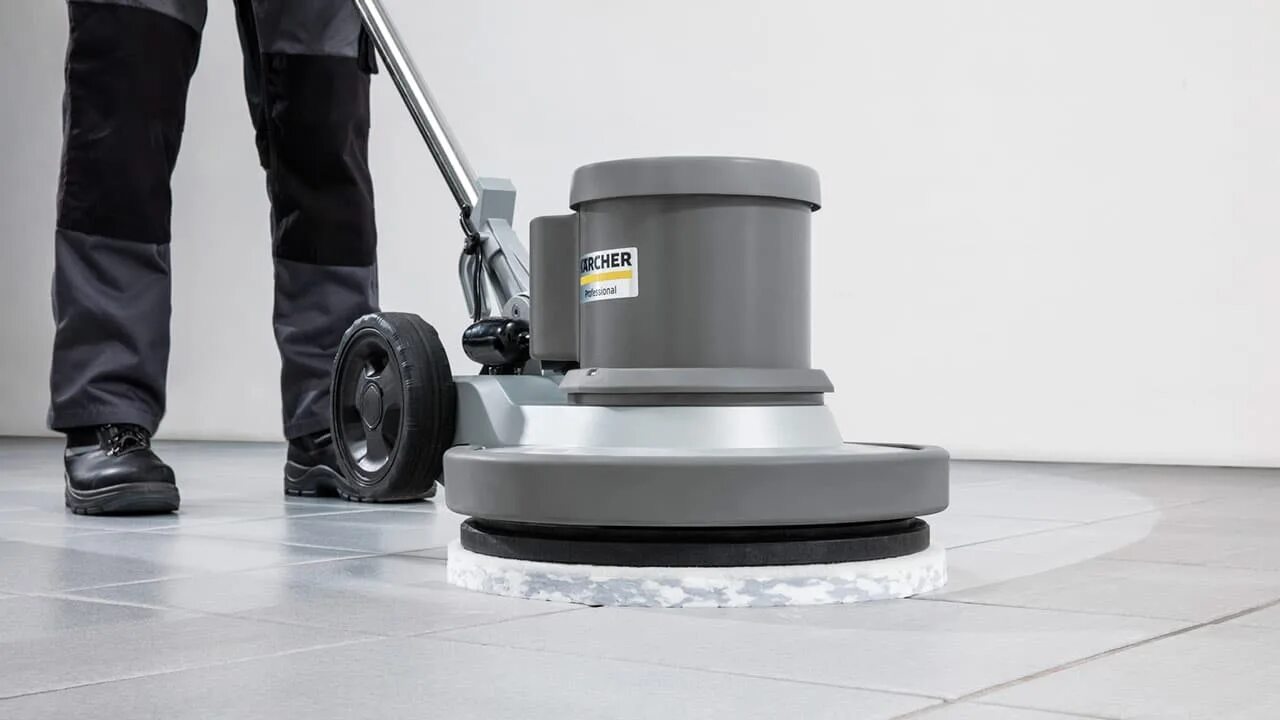 Чистим ротор. Роторная машина karcher. роторная размывка пола. роторная машина для мойки пола. роторная машинка для чистки пола.