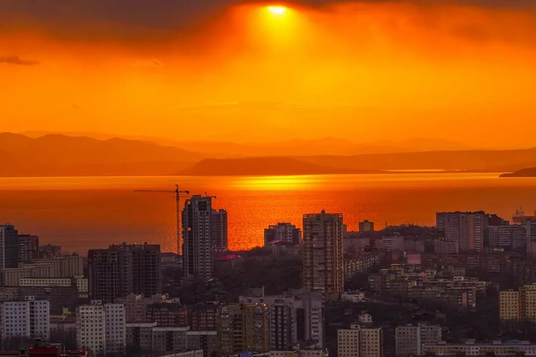 Владивосток рассвет. Восход во Владивостоке. Владивосток закат. Закат в городе.