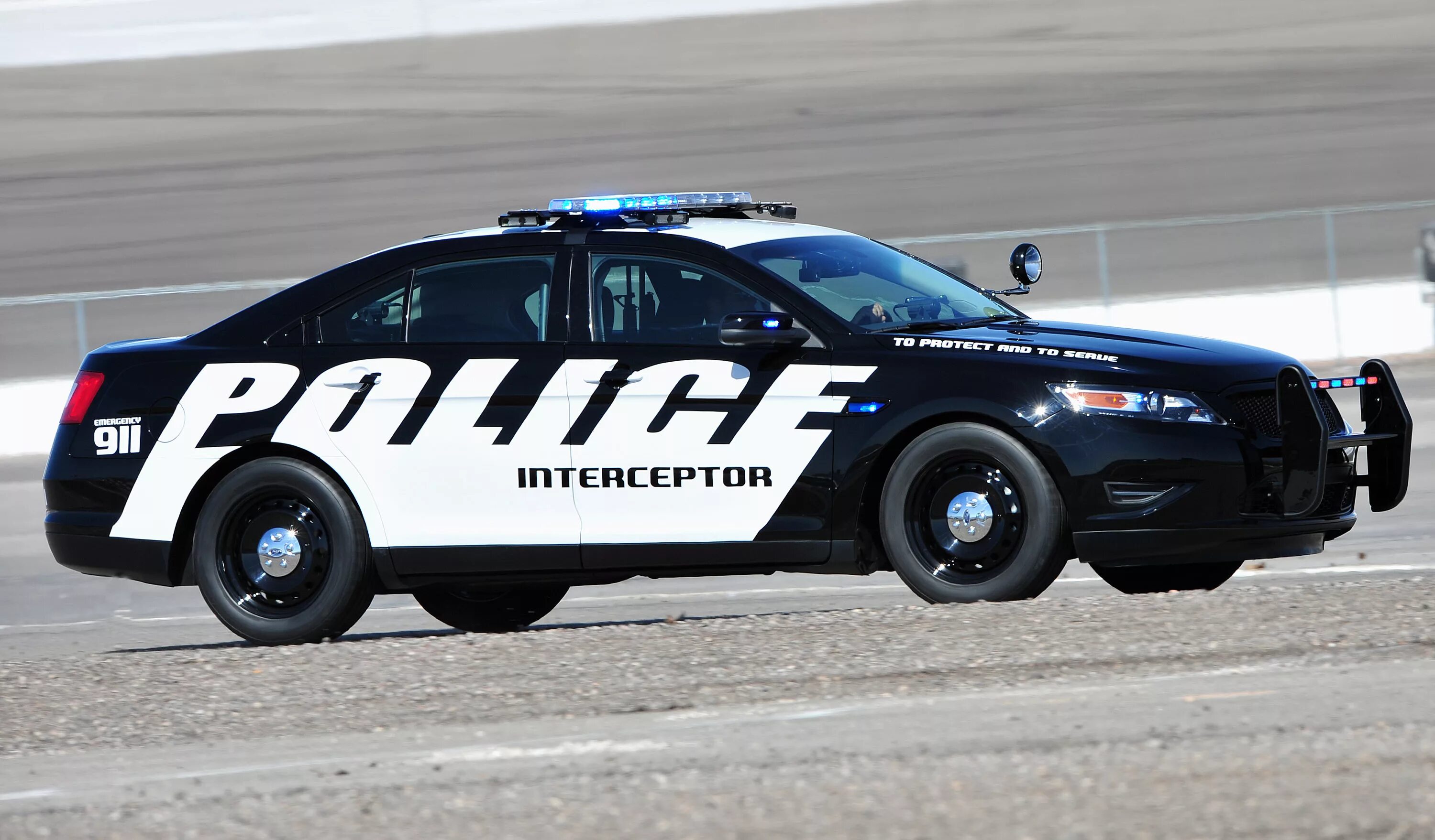 Полицейская машина 7 букв. Ford Taurus Police Interceptor. Ford Police Interceptor. Ford Police Interceptor sedan 2010. Ford Taurus Police Interceptor 2019.