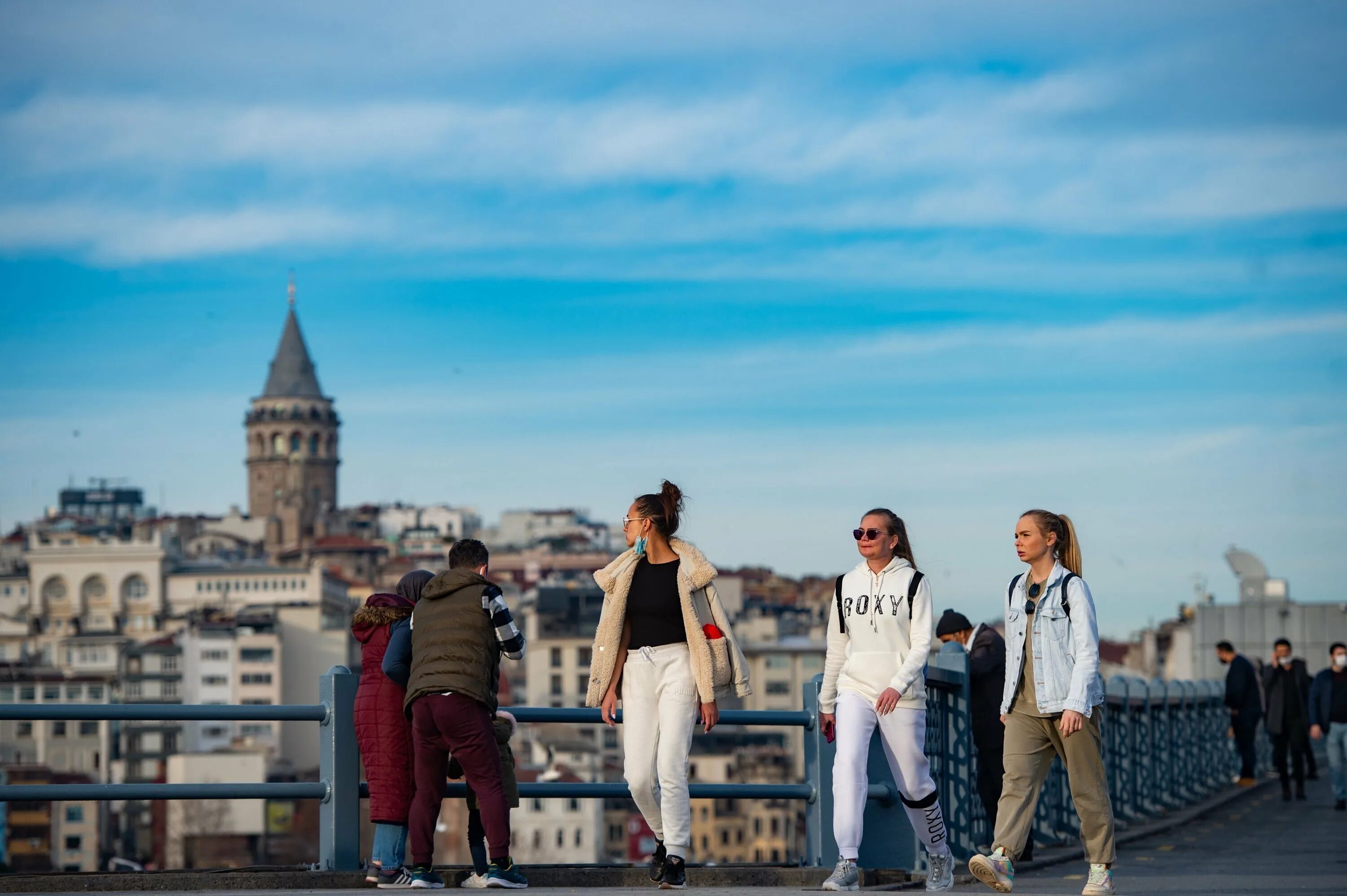 Люди живущие в стамбуле. Стамбул туризм. Tourist in Turkey. Турция Стамбул инфа для туристов. Tourists in Istanbul.