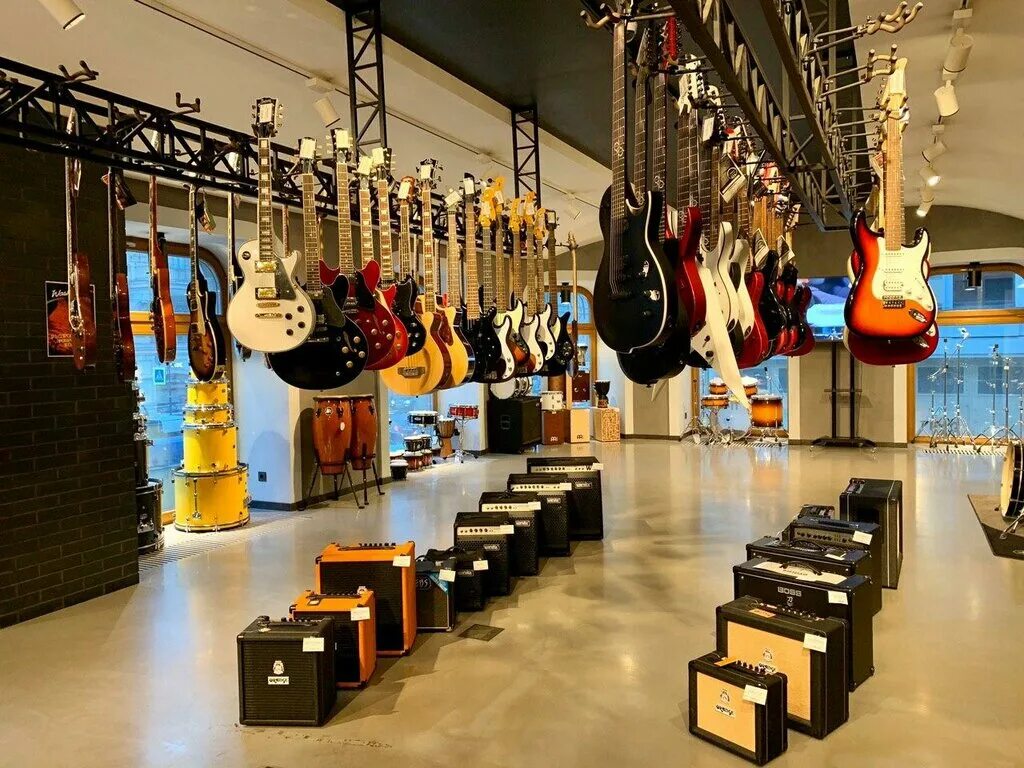 Магазин музыкальных инструментов в санкт петербурге. Магазин музыкальных инструментов. Магазин музыкальных инструментов в санкт петербурге. Магазин гитар спб. Магазин гитарист саратов на чапаева каталог цены.