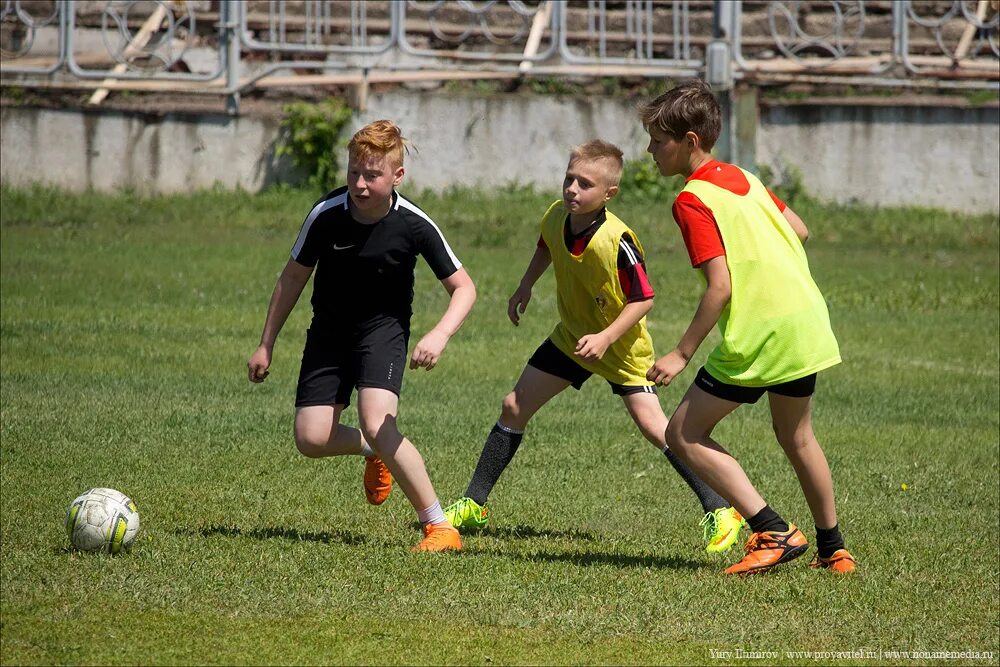 Стадион электрон вятские поляны. Стадион электрон город вятские поляны. Динамо электрон. Стадион электрон вятские поляны адрес. Вятские поляны футбольный стадион.