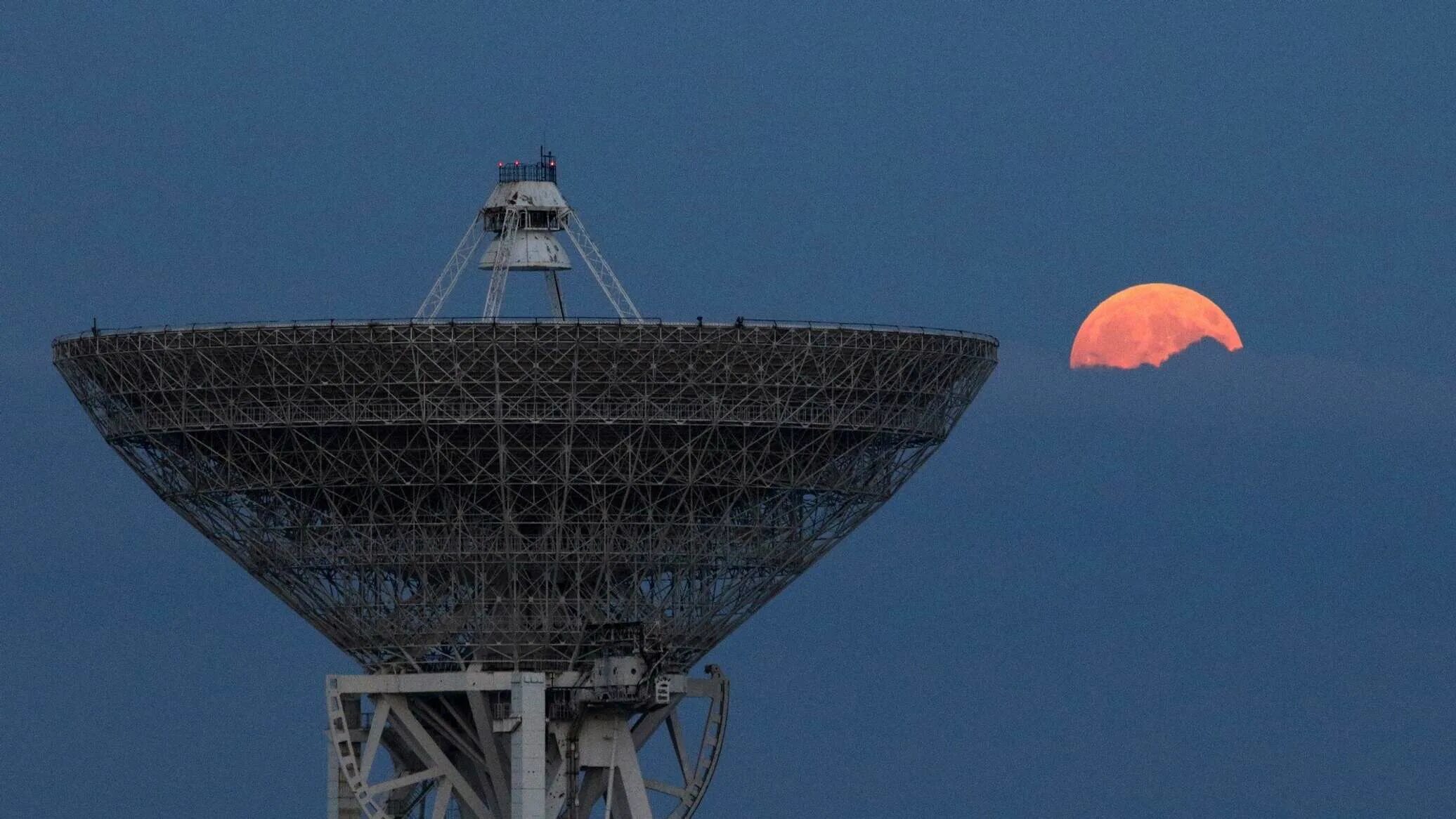 Затмение в крыму 2024. Затмение. лунный спутник. лунное затмение в крыму. лунное затмение фото.