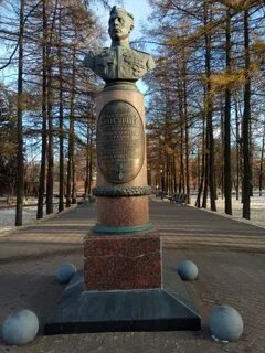 Бюст памятник