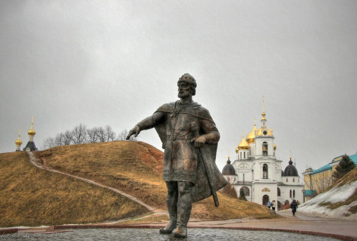 Статуя юрия долгорукого в дмитрове. Волоколамский кремль архитектура. Исторические памятники подмосковья. Волоколамский кремль волоколамск. Волоколамск 1135.