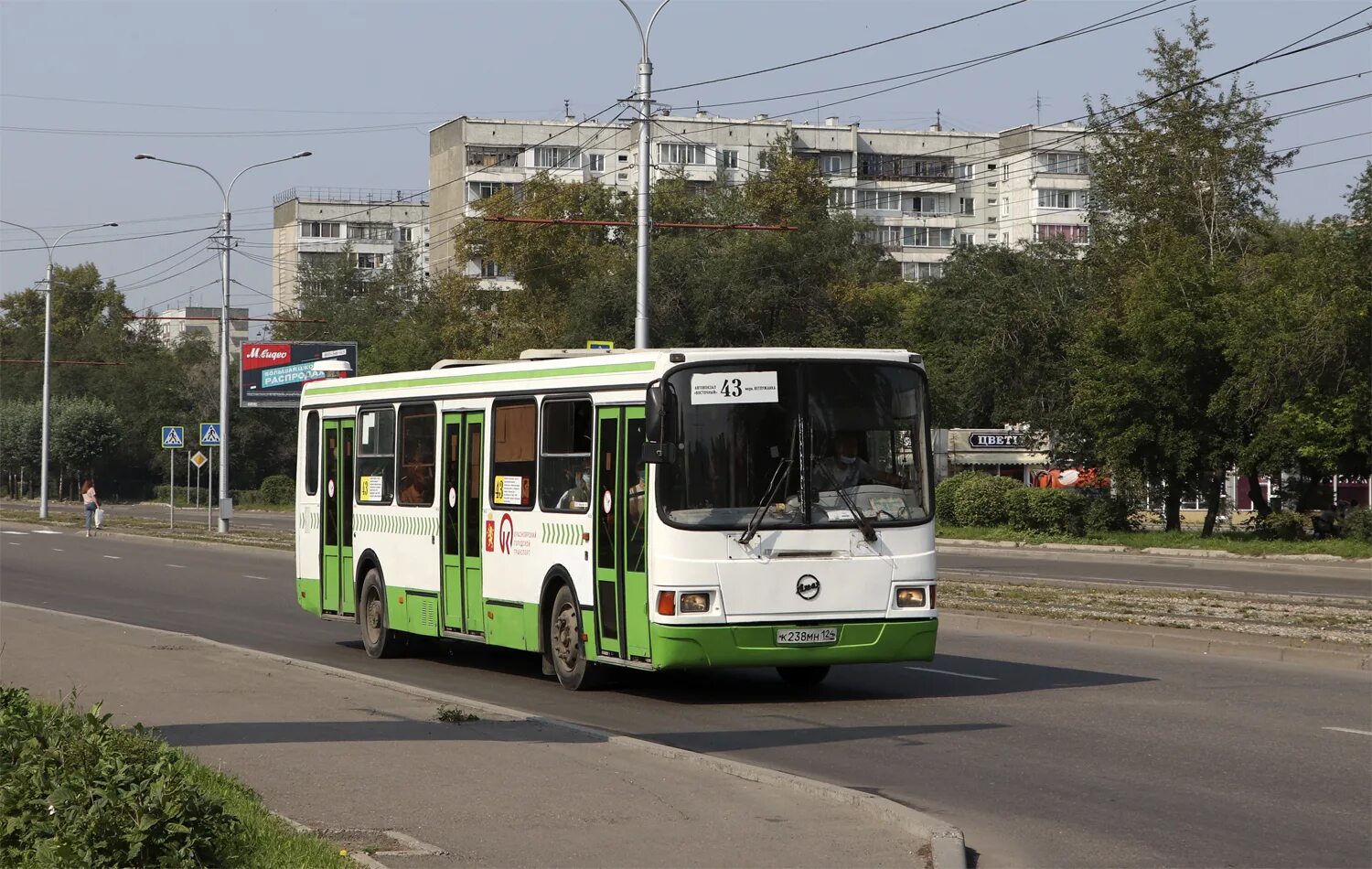 Отслеживать 43 автобус. Автобус ЛИАЗ 5256 Красноярск. Автобус 43 Красноярск. Автобус ЛИАЗ Красноярск. 95 Автобус Новосибирск.