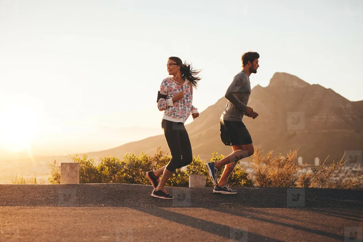 Фразовый глагол to look. Девушка с рыжими волосами. Look over фразовый глагол. Over my shoulder mike + the mechanics. Рыжеволосая катрин кюн.