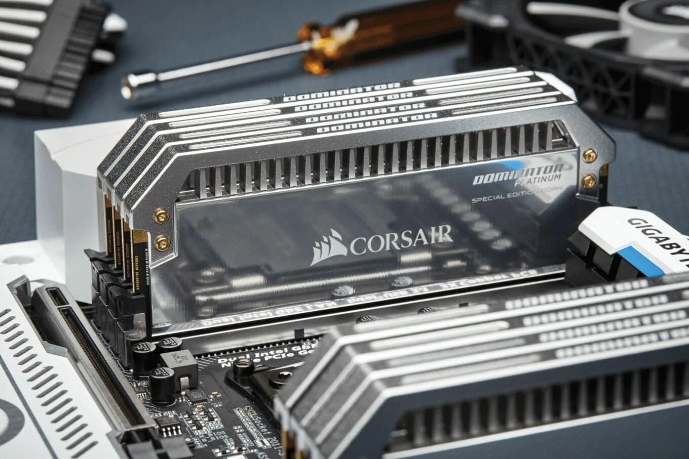 Комплект памяти ddr4. Corsair Dominator ddr4 128gb. Corsair Dominator ddr5. Corsair Dominator Platinum Special Edition. 128 Гигабайт оперативной памяти.