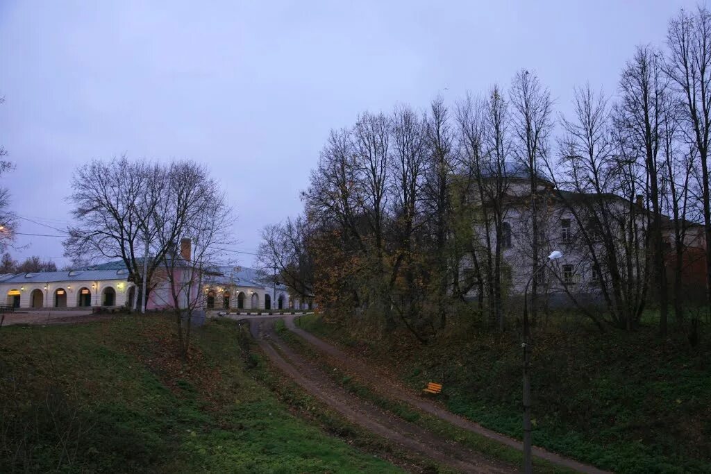 Лесной городок верея. Верея Московская область. Верея Гостиный двор. Верея торговые ряды. Город Верея.