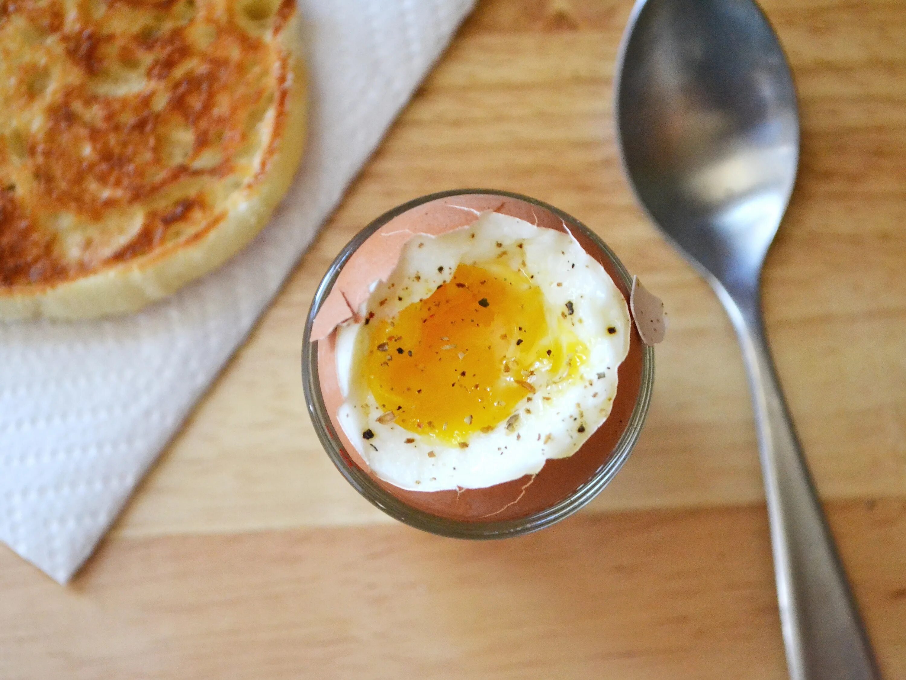 They like likes eggs. Варианты приготовления яиц. Soft boiled Eggs. Soft boil Egg. Breakfast Boild Eggs Cheese Butter Tea.