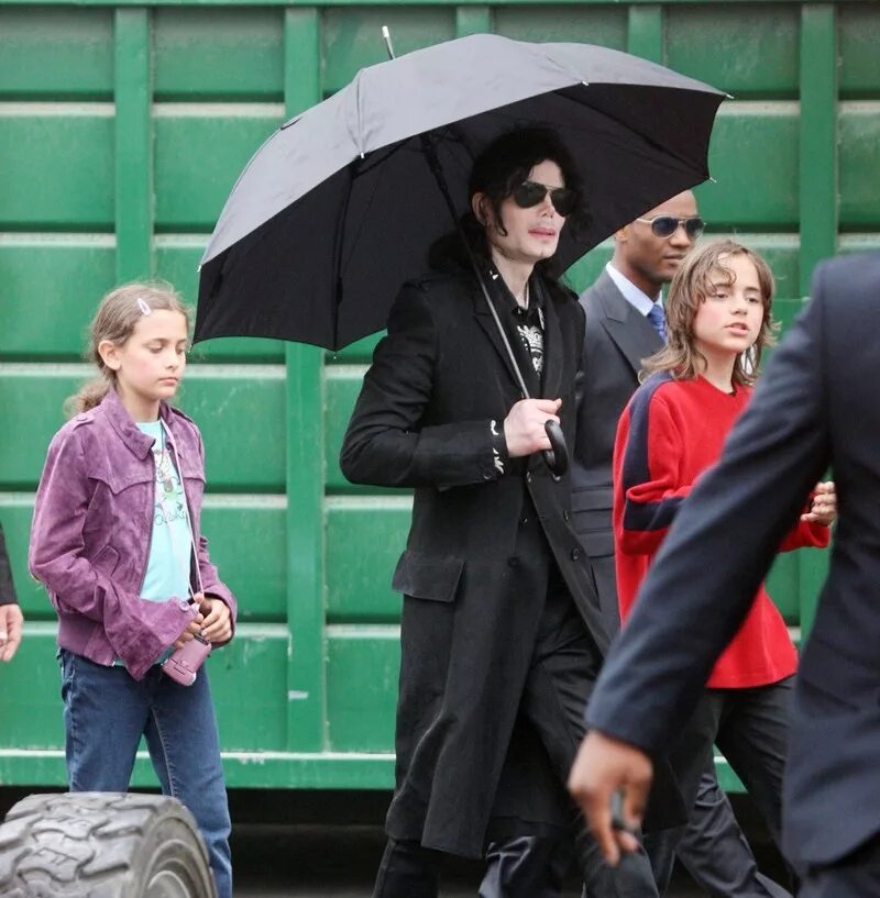 Michael jackson 2009 this is it. 15 июня 2009 год. Хромая лошадь пермь 5. Хромая лошадь пермь 5. Michael jackson 1993.