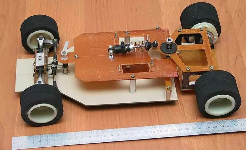 Управление самодельным. Шасси 830. самодельная rc машинка. самодельная радиоуправляемая машинка. рулевое управление машинки на радиоуправлении.