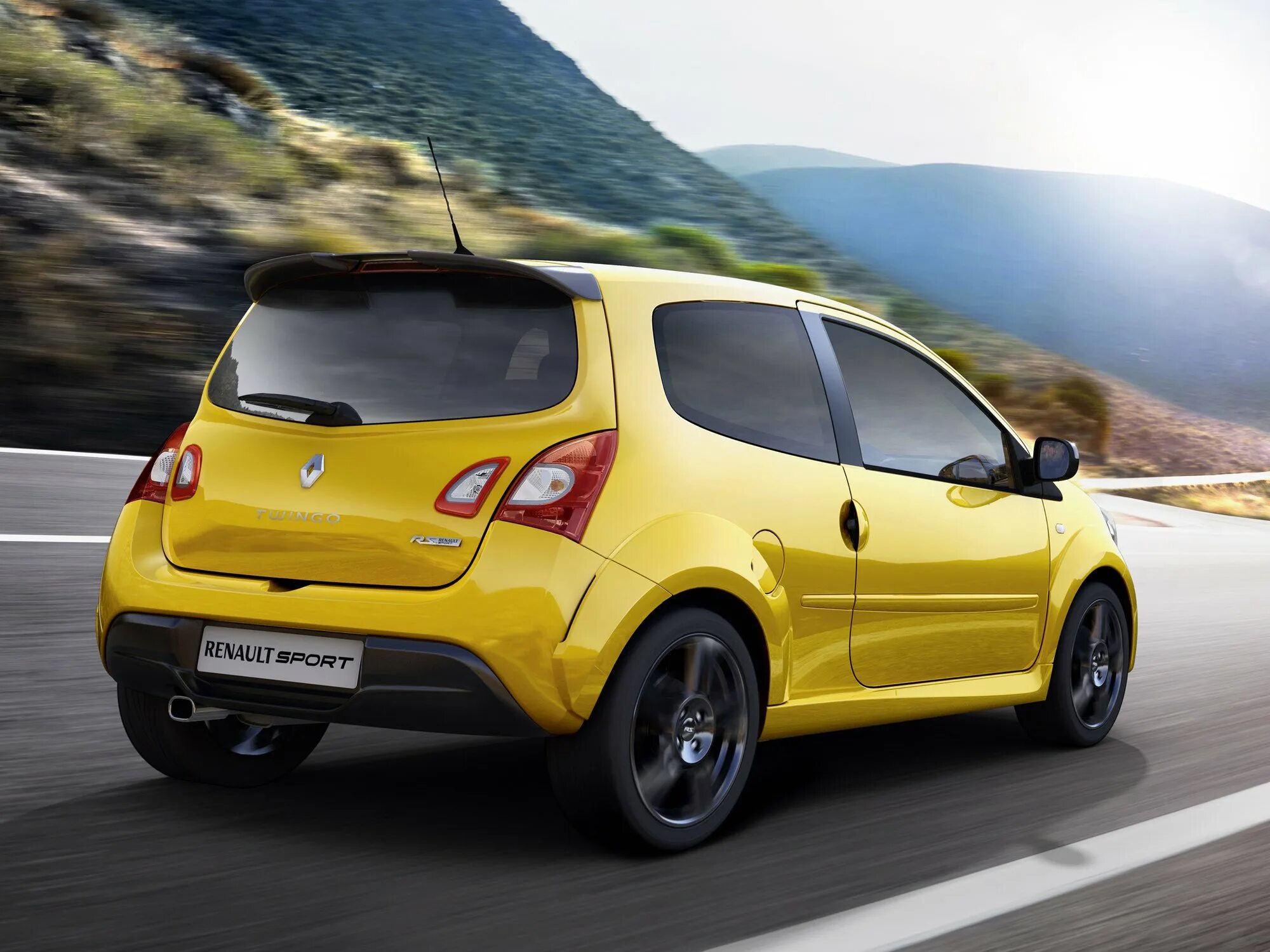 Включи машину рено. Renault Twingo 2022. Renault Twingo RS. Рено Твинго 2012. Рено Логан малолитражка.