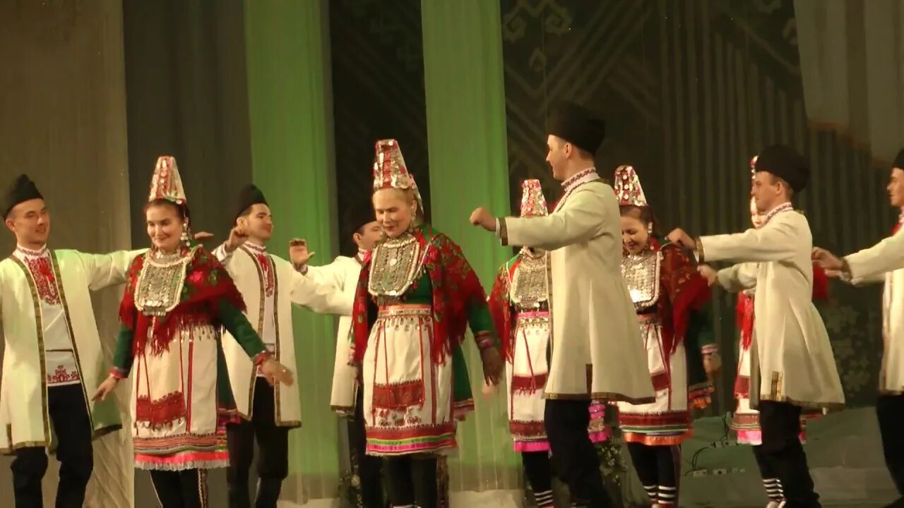 Ансамбль танца марий эл. Марийский национальный танец. Ансамбль марий эл. Марийская танцевальная музыка. Гос ансамбль марий эл.