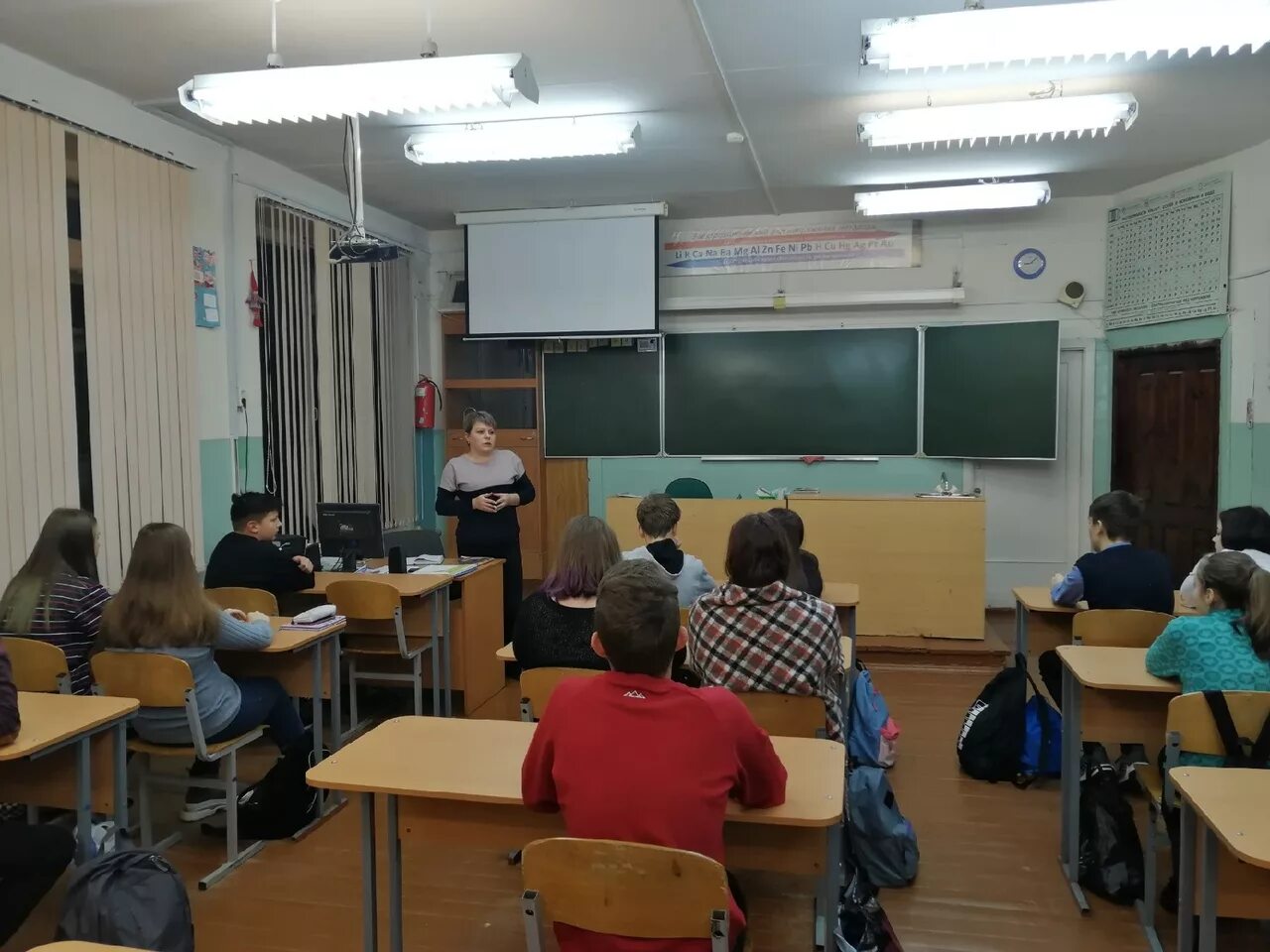 Профориентация старшеклассников. Классный час по профориентации. Профориентация подростки. Этапы профориентации. Старшеклассники на уроке.